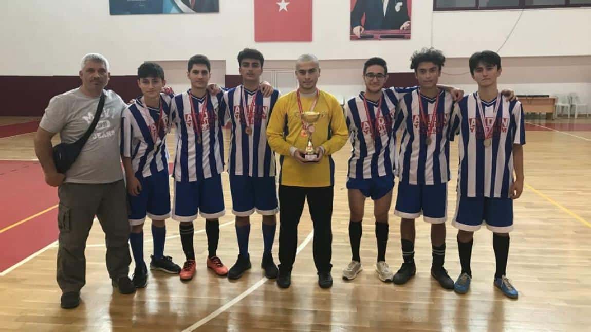 Futsal Gençler A müsabakalarında okulumuz futsal takımı ilçe birincisi olmuştur